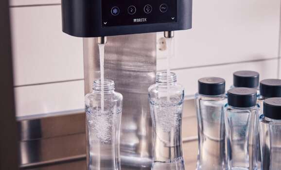 BRITA Fill T-Tap dispenser TwinFilling two reusable glass bottles simultaneously during peak service